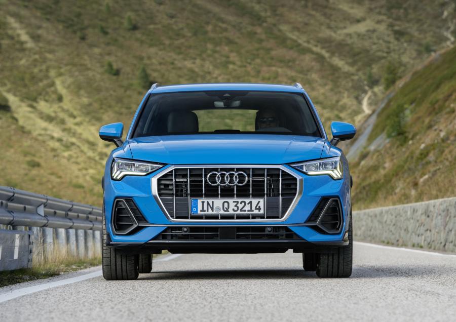  Audi Q3 45 TFSI Quattro S-Line 2018 года  (WW) (фото 34 из 56)